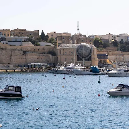St Angelo Mansions 3bdr Flat With Seaview *
