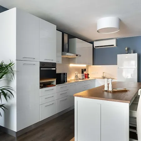 St Angelo Mansions 3bdr Flat With Seaview Биргу